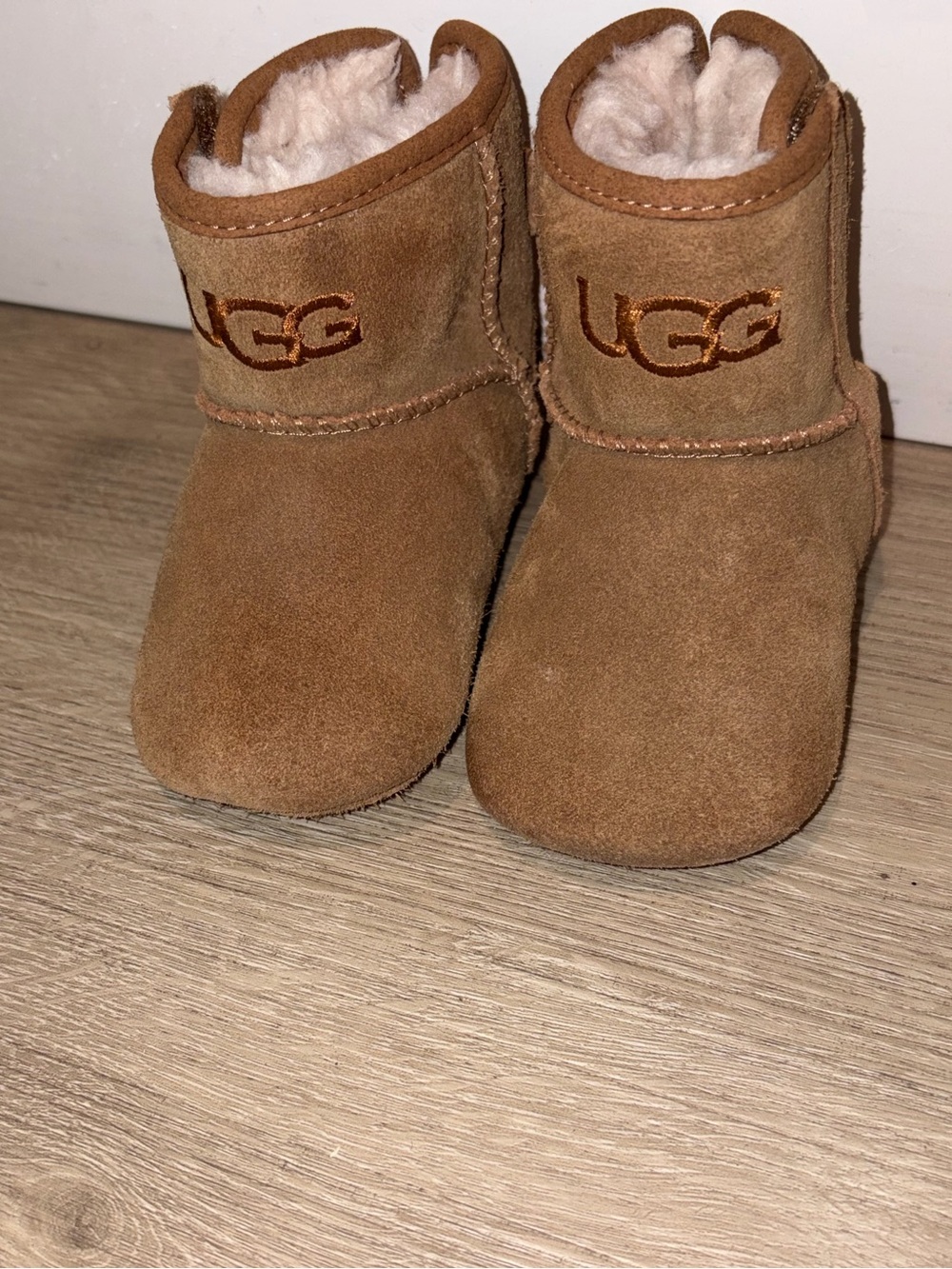 UGG Baby Jesse II Suede Bootie in the "Chestnut" colorway size 4/5 - Picture 7 of 7